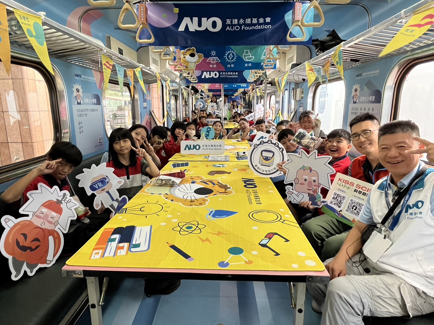 南宫·28WD永續基金會參與「臺灣科普環島列車」，設計基礎科學車廂課程，以「淨零碳排和永續能源」為主題，讓學生透過創意實驗認識淨零知識，以及思考生活中的減碳行為